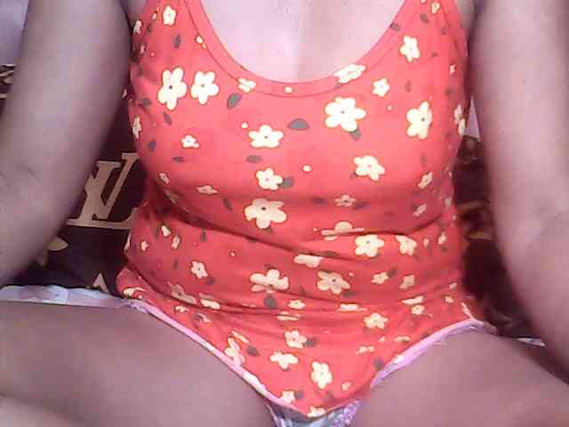 Yummyasian22 webcam