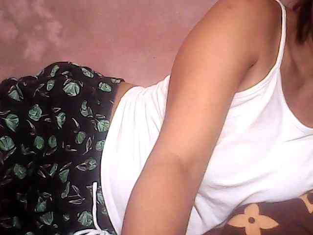 Yummyasian22 webcam