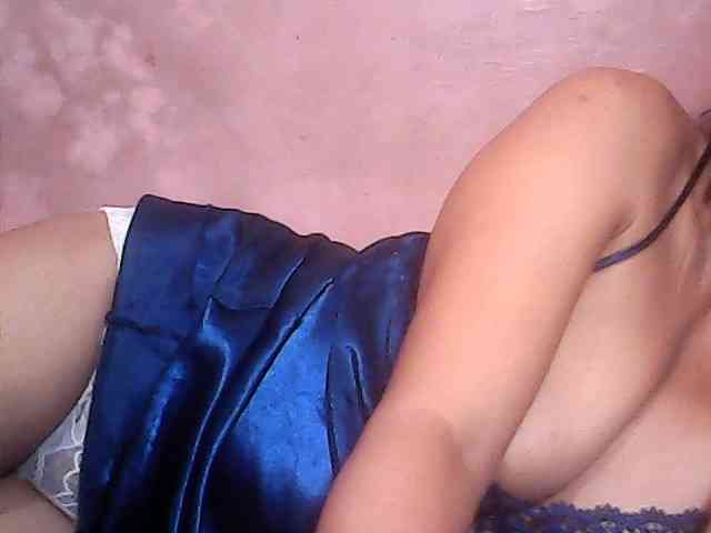 Yummyasian22 webcam