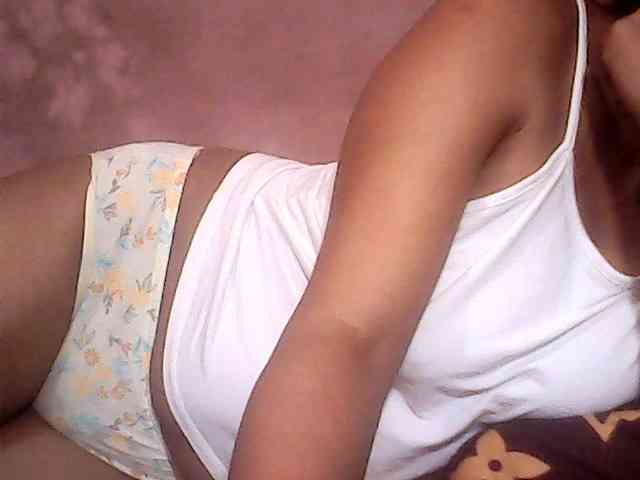 Yummyasian22 webcam