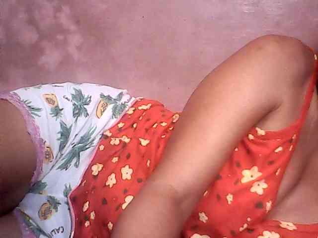 Yummyasian22 webcam