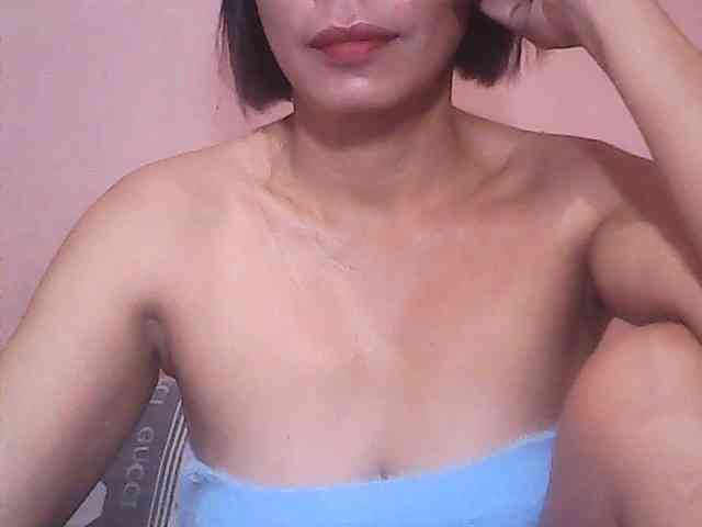 Yummyasian22 webcam