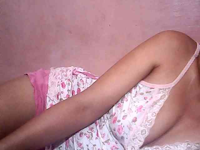 Yummyasian22 webcam