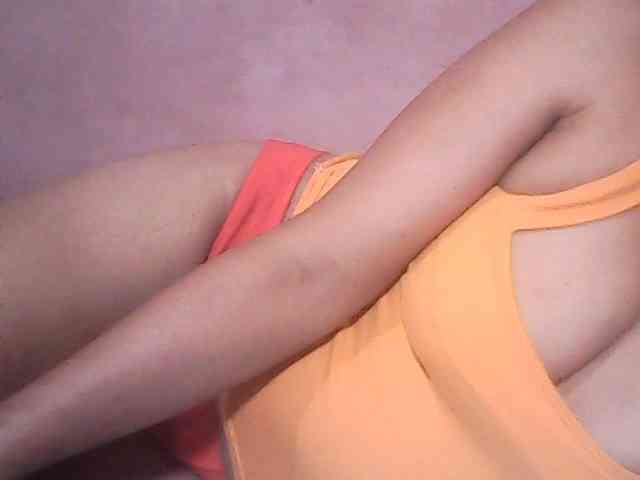 Yummyasian22 webcam