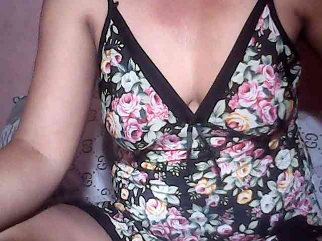 Yummyasian22 webcam