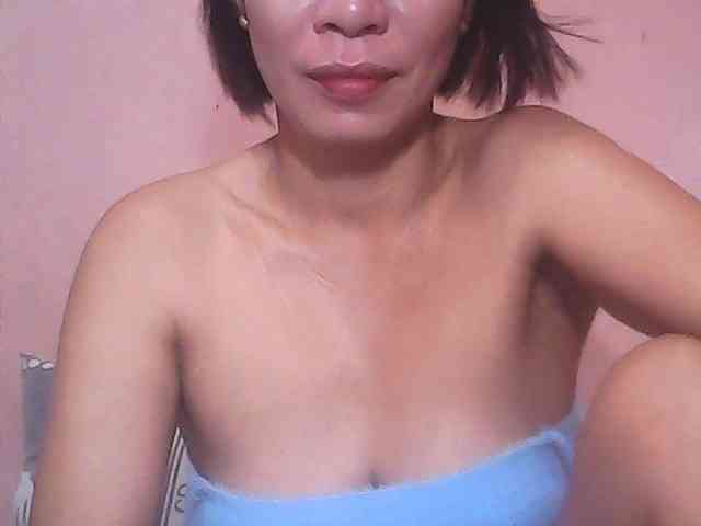 Yummyasian22's webcam live show