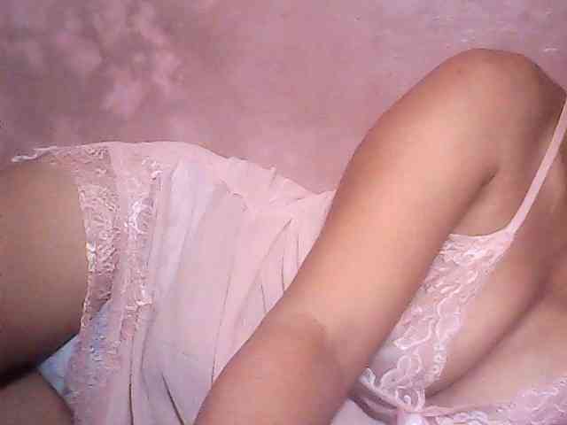 Yummyasian22 webcam
