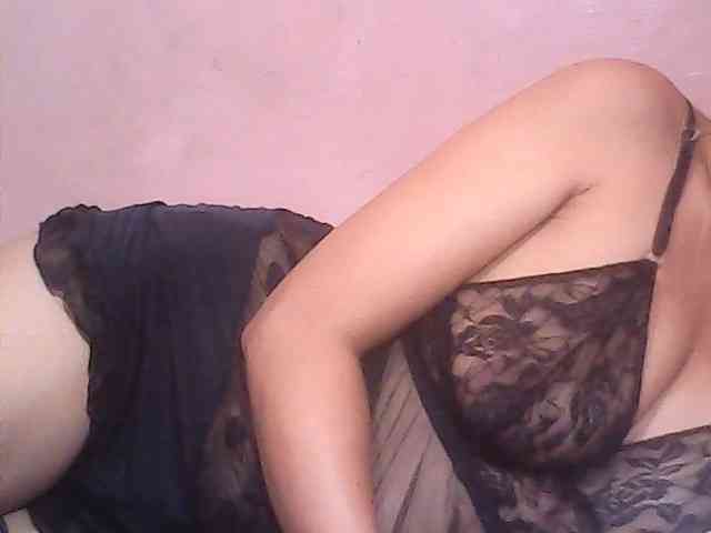 Yummyasian22 webcam