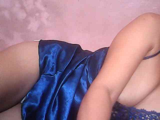 Yummyasian22 webcam