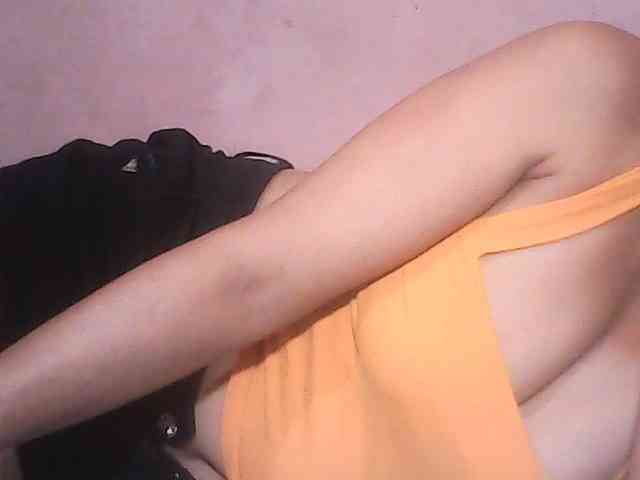 Yummyasian22 webcam