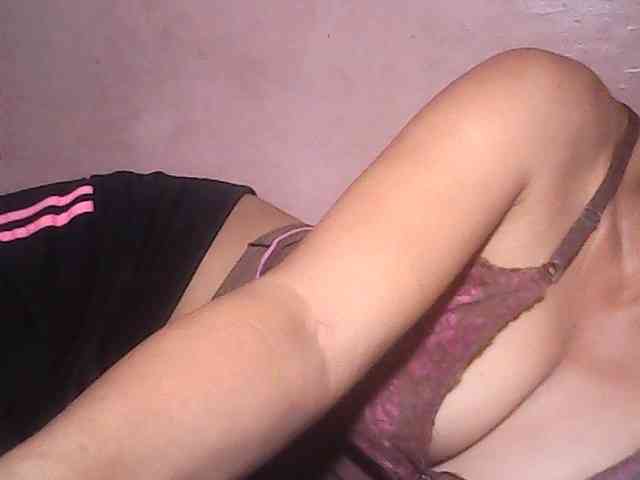 Yummyasian22 webcam