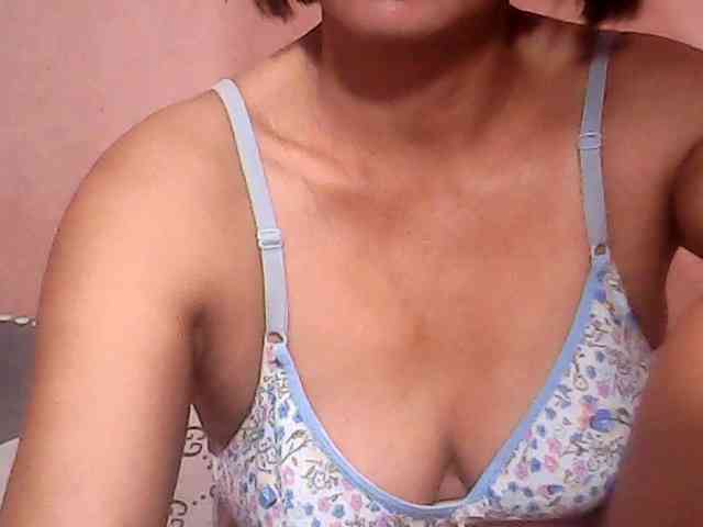 Yummyasian22 webcam