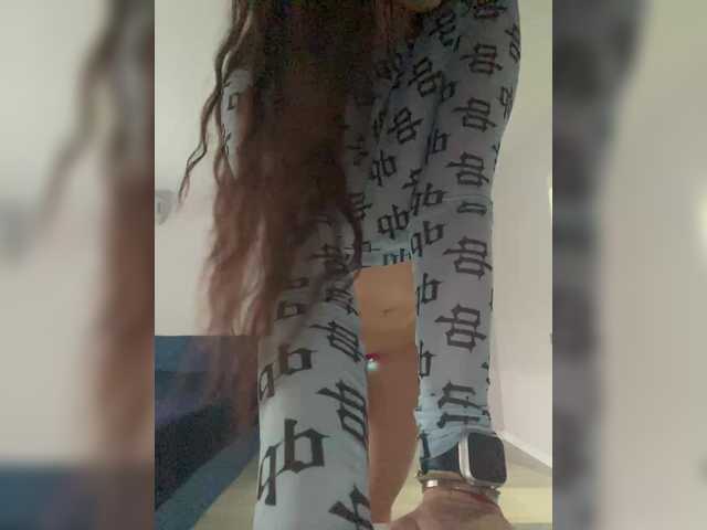 Love-me11's BongaCams show and profile