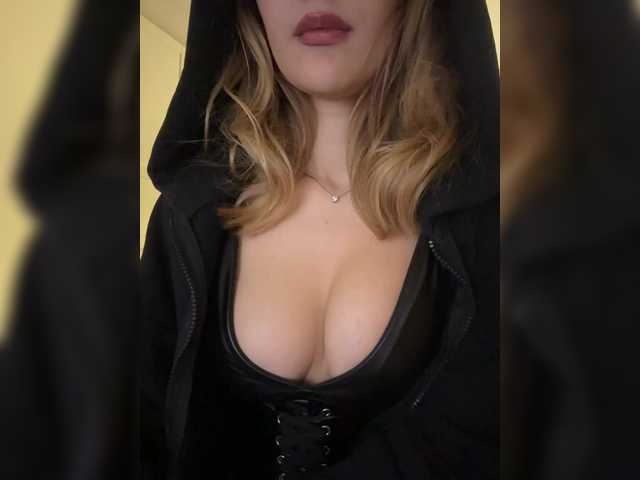 go to chat with -Lana-Chester-