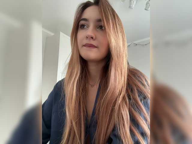 -Lana-Chester- live cam