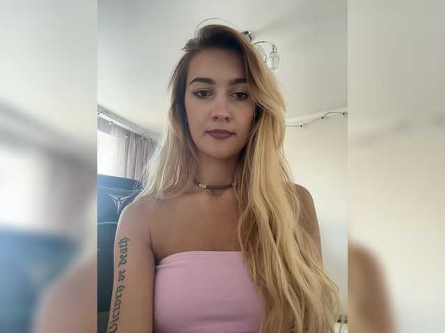 -Lana-Chester- live cam