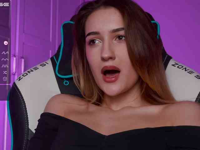 -Lana-Chester- webcam