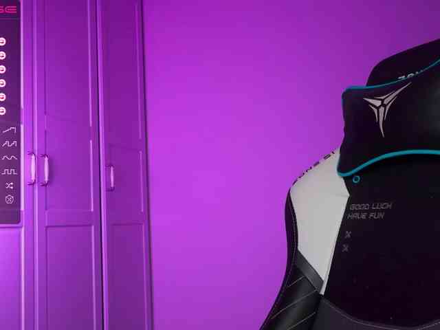 -Lana-Chester- webcam