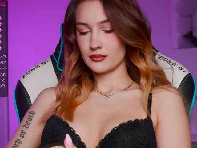 -Lana-Chester- webcam