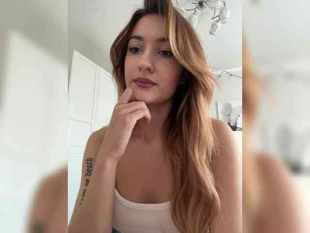 -Lana-Chester- webcam