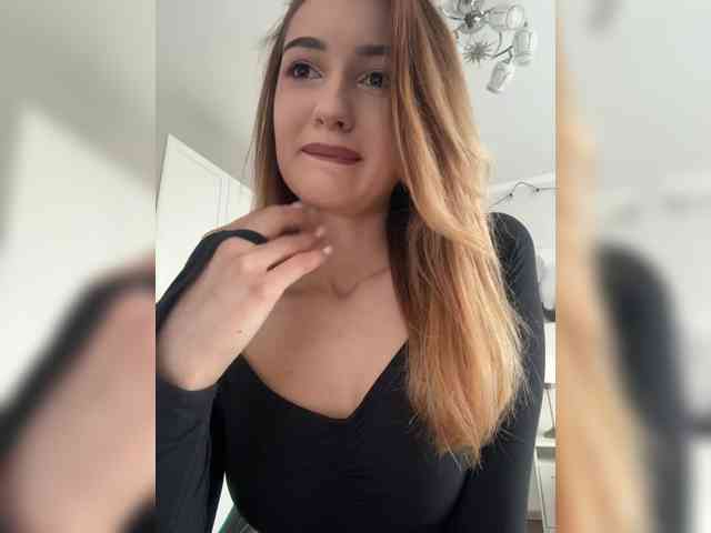 -Lana-Chester- webcam