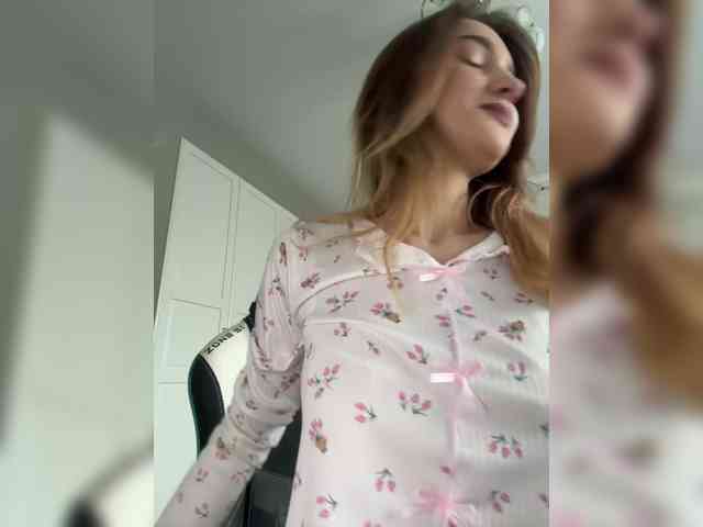 -Lana-Chester- webcam