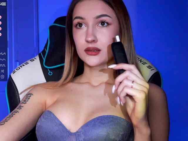 -Lana-Chester- webcam