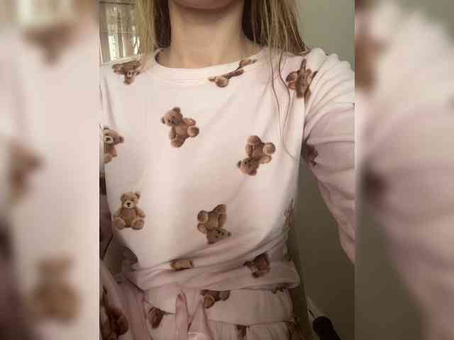 -Lana-Chester- webcam