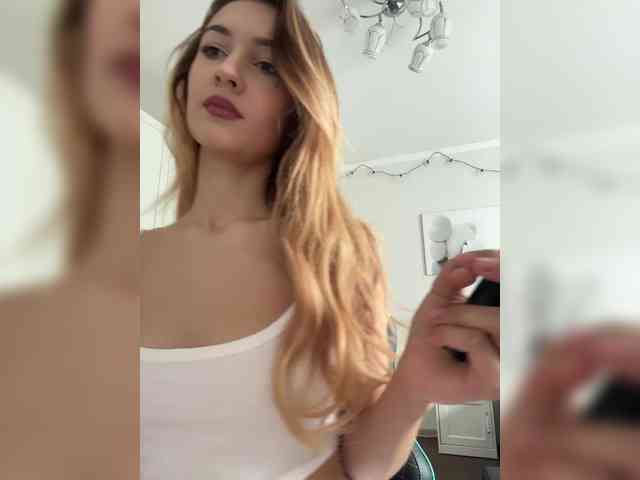 -Lana-Chester- webcam