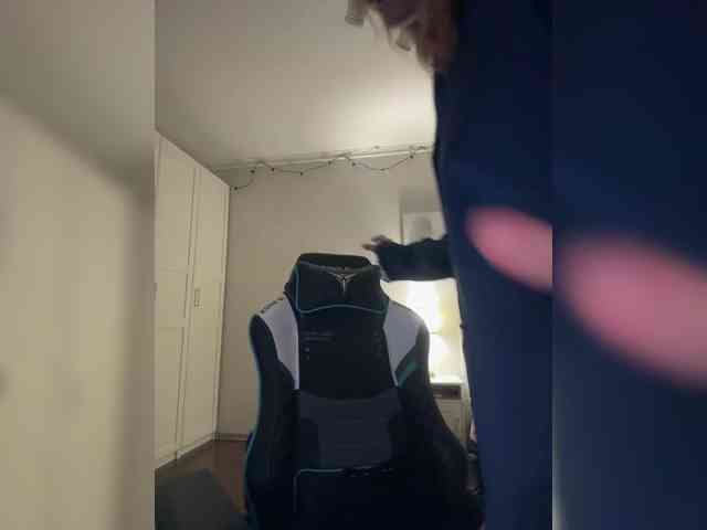 -Lana-Chester- webcam