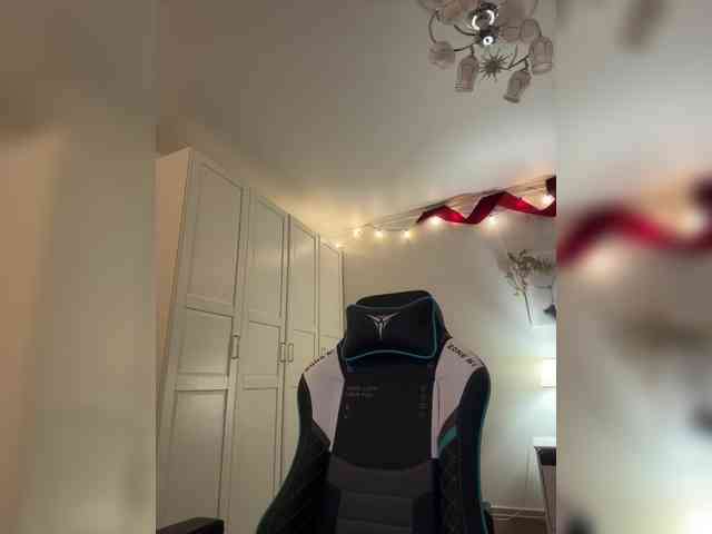 -Lana-Chester- webcam