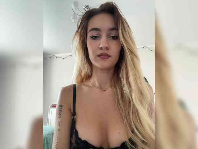 -Lana-Chester- webcam