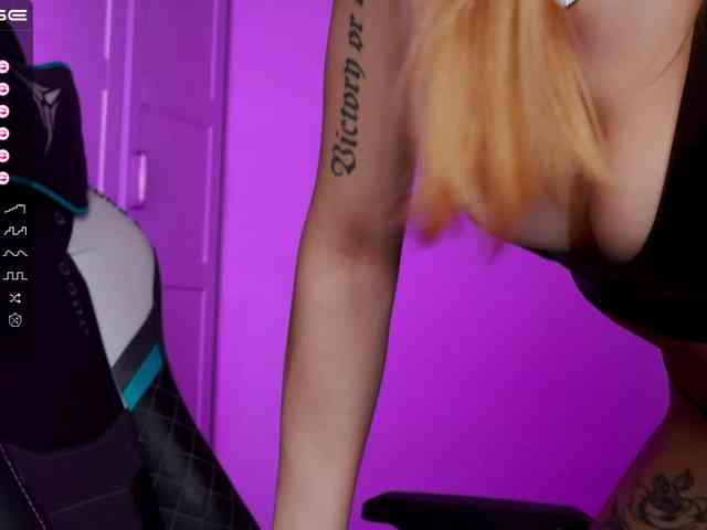 -Lana-Chester- webcam