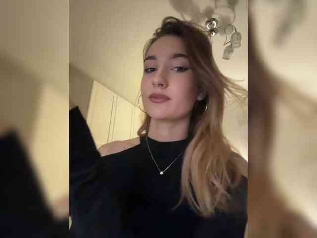 -Lana-Chester- webcam