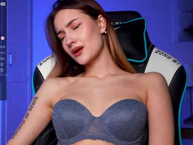 -Lana-Chester- webcam