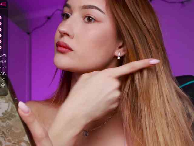 -Lana-Chester- webcam