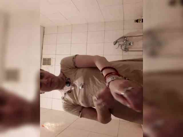 random webcam EksaCake