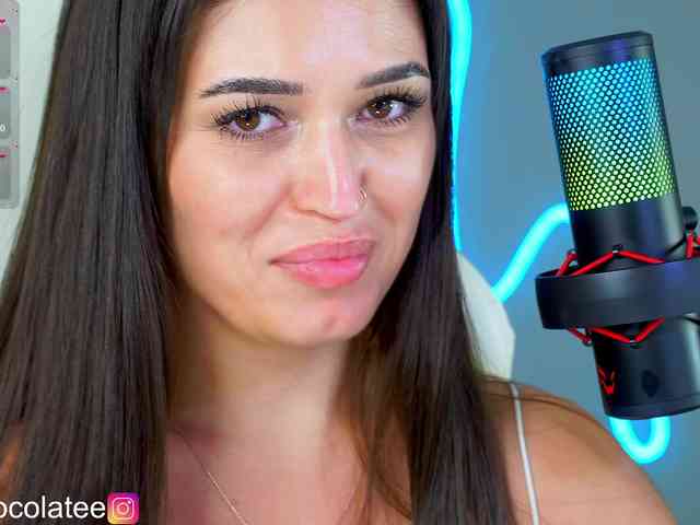 hidden sexcam Adel-chocolatee