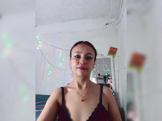 samanthasquirt1212 webcam bongacams model stream image