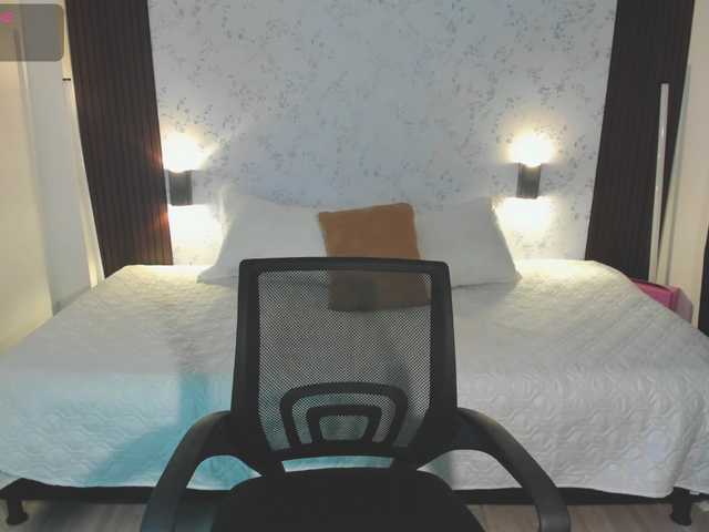 Crazy-babyy's BongaCams show and profile