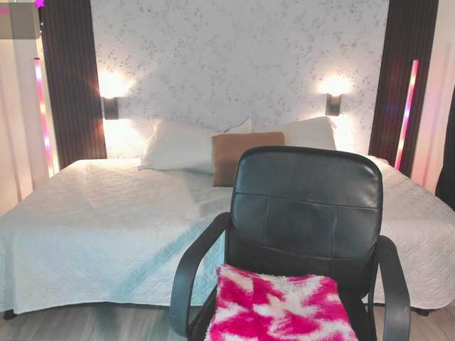 Crazy-babyy's BongaCams show and profile