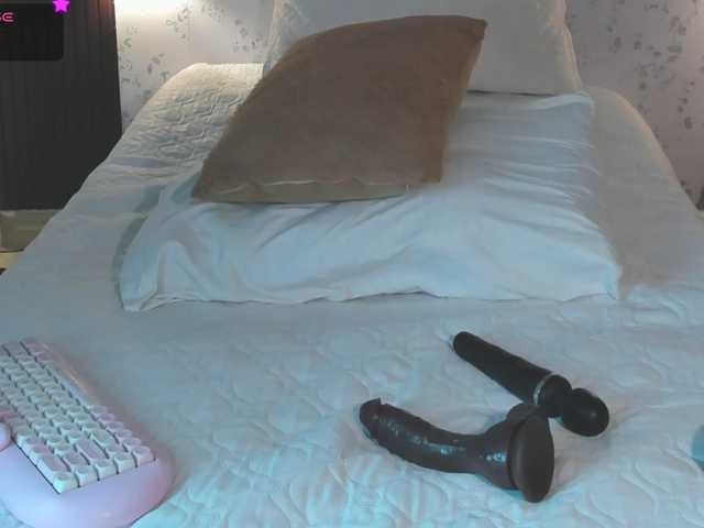 Crazy-babyy's BongaCams show and profile