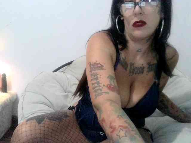 bongacams TattooVixen Live Webcam Featured On bestlivesexchat.com