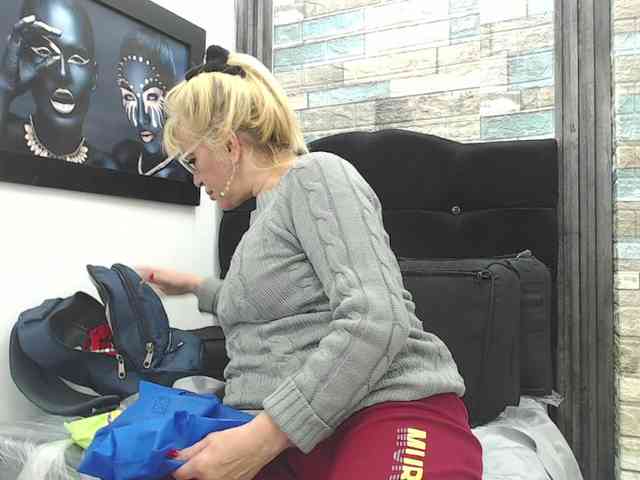 chicholina-bigtits webcam