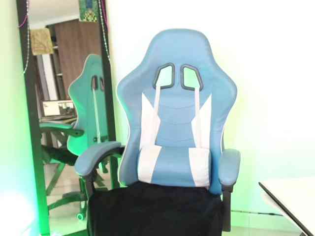 Callmebluee webcam