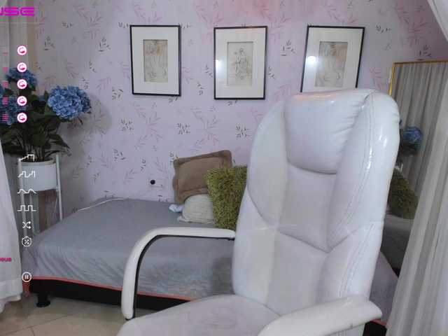 Hellen2 on BongaCams