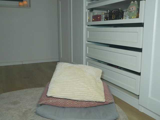 HotBella's BongaCams show and profile