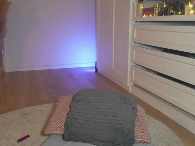 HotBella's BongaCams show and profile