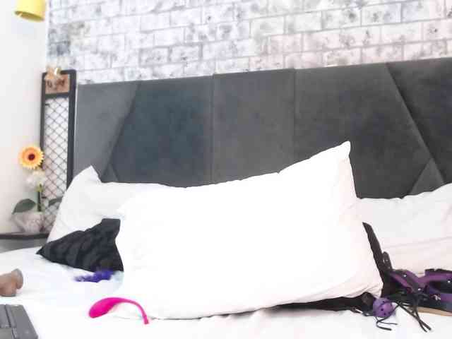MilaAdams webcam
