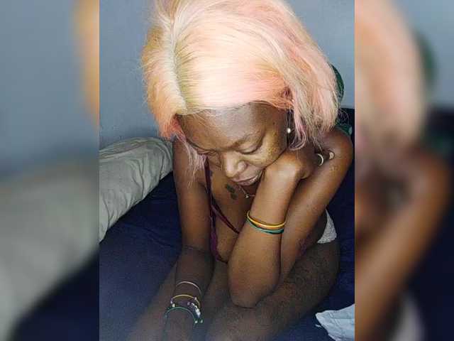 CleavageKING's BongaCams show and profile